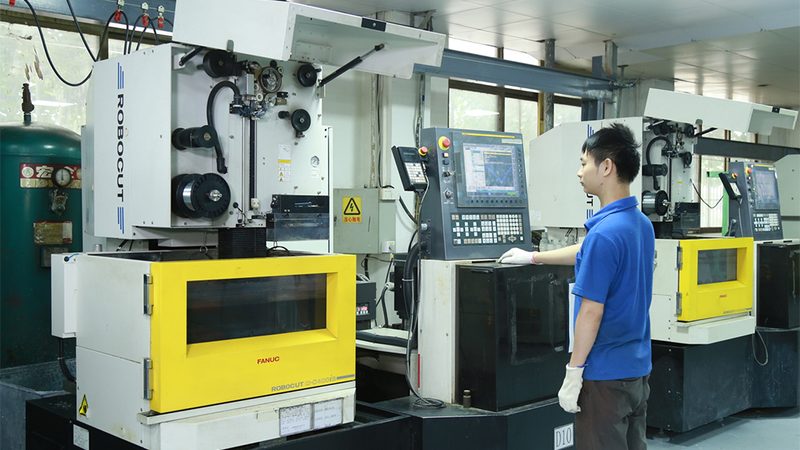 高精密塑胶模具：报价背后的关键参数解析**